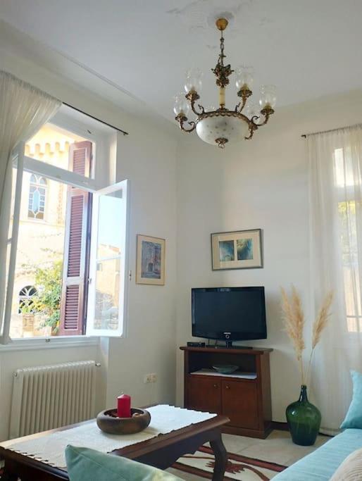 Calliope'S Neoclassical Home In The Heart Of Plaka Афины Экстерьер фото